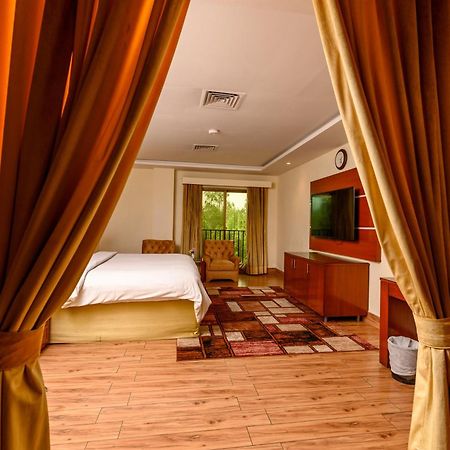 Hotel One Faisalabad Bagian luar foto