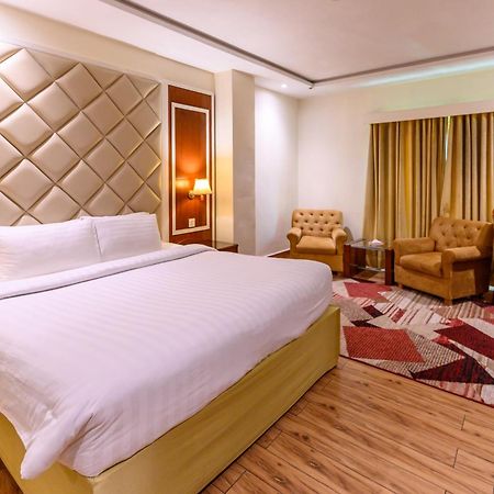 Hotel One Faisalabad Bagian luar foto