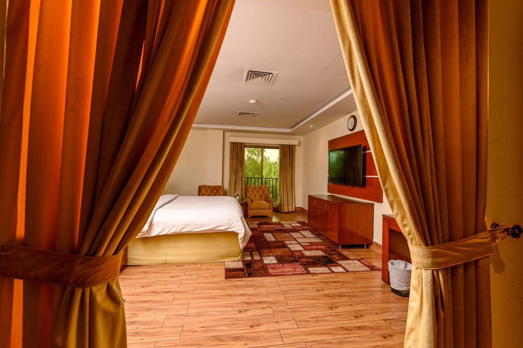 Hotel One Faisalabad Bagian luar foto