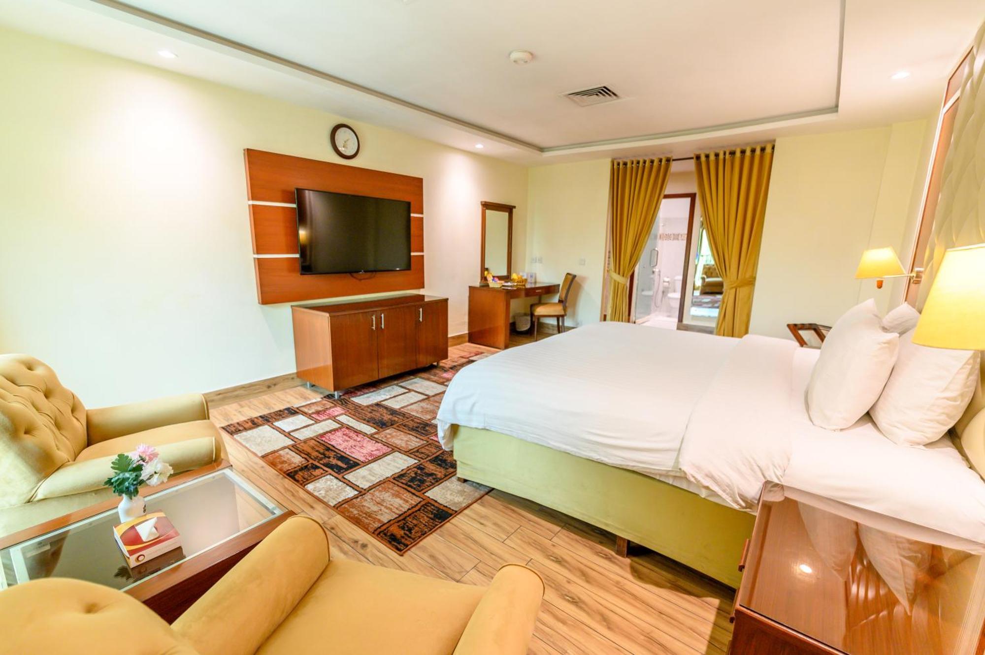 Hotel One Faisalabad Bagian luar foto