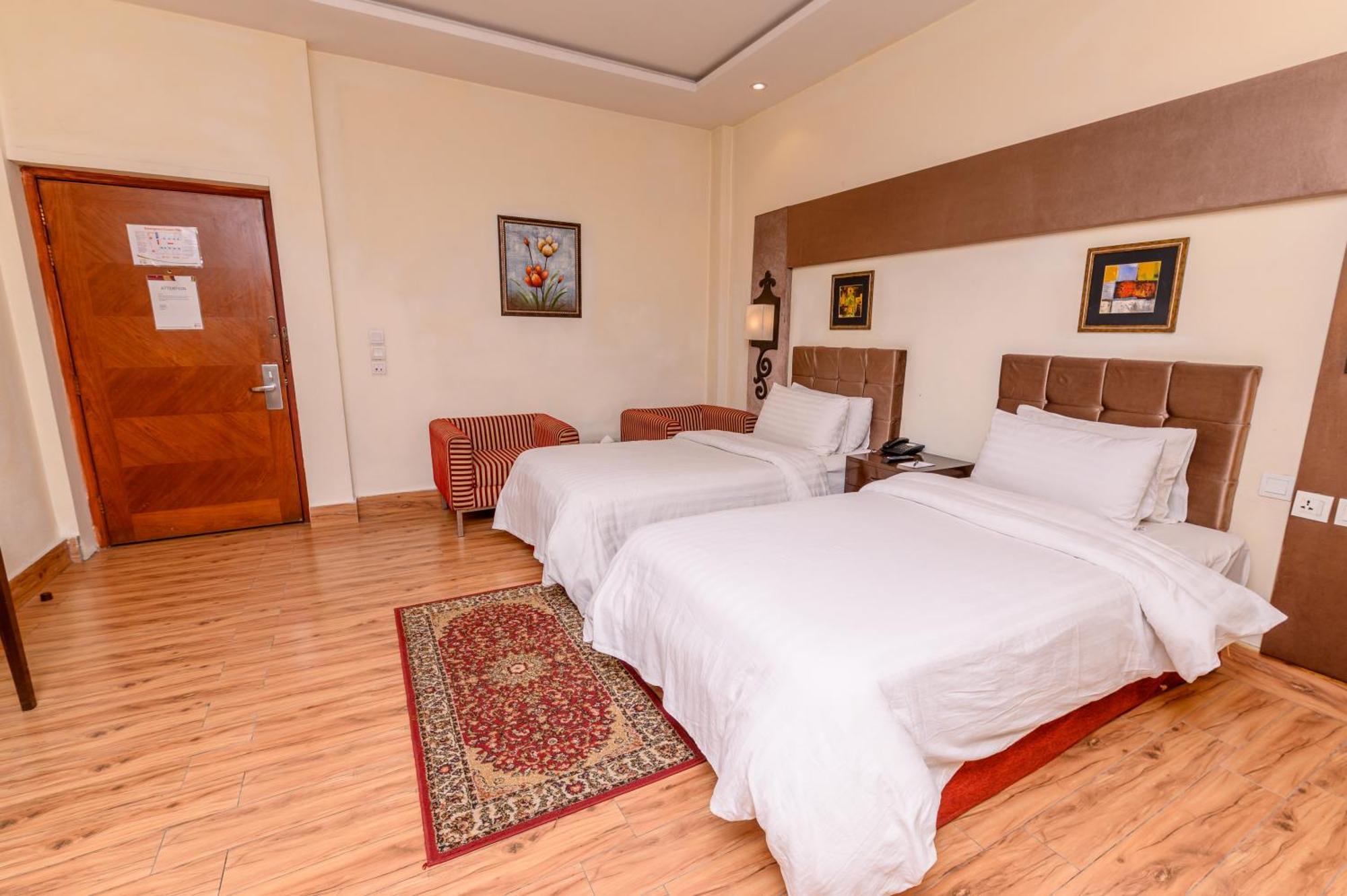 Hotel One Faisalabad Bagian luar foto