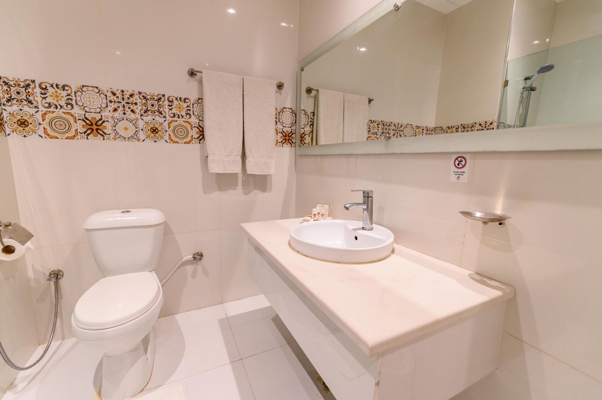 Hotel One Faisalabad Bagian luar foto