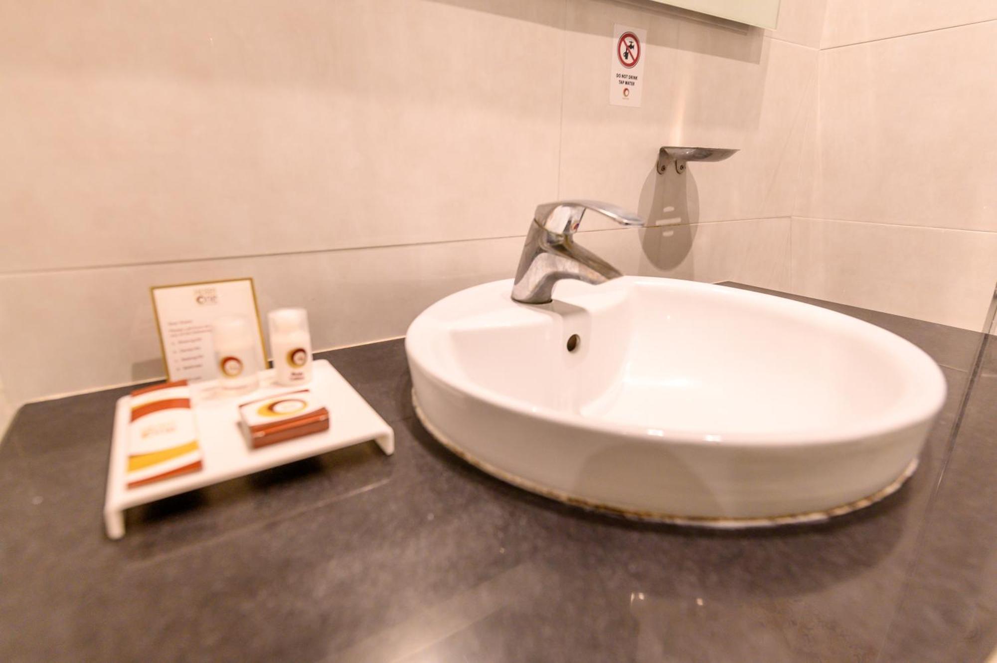 Hotel One Faisalabad Bagian luar foto