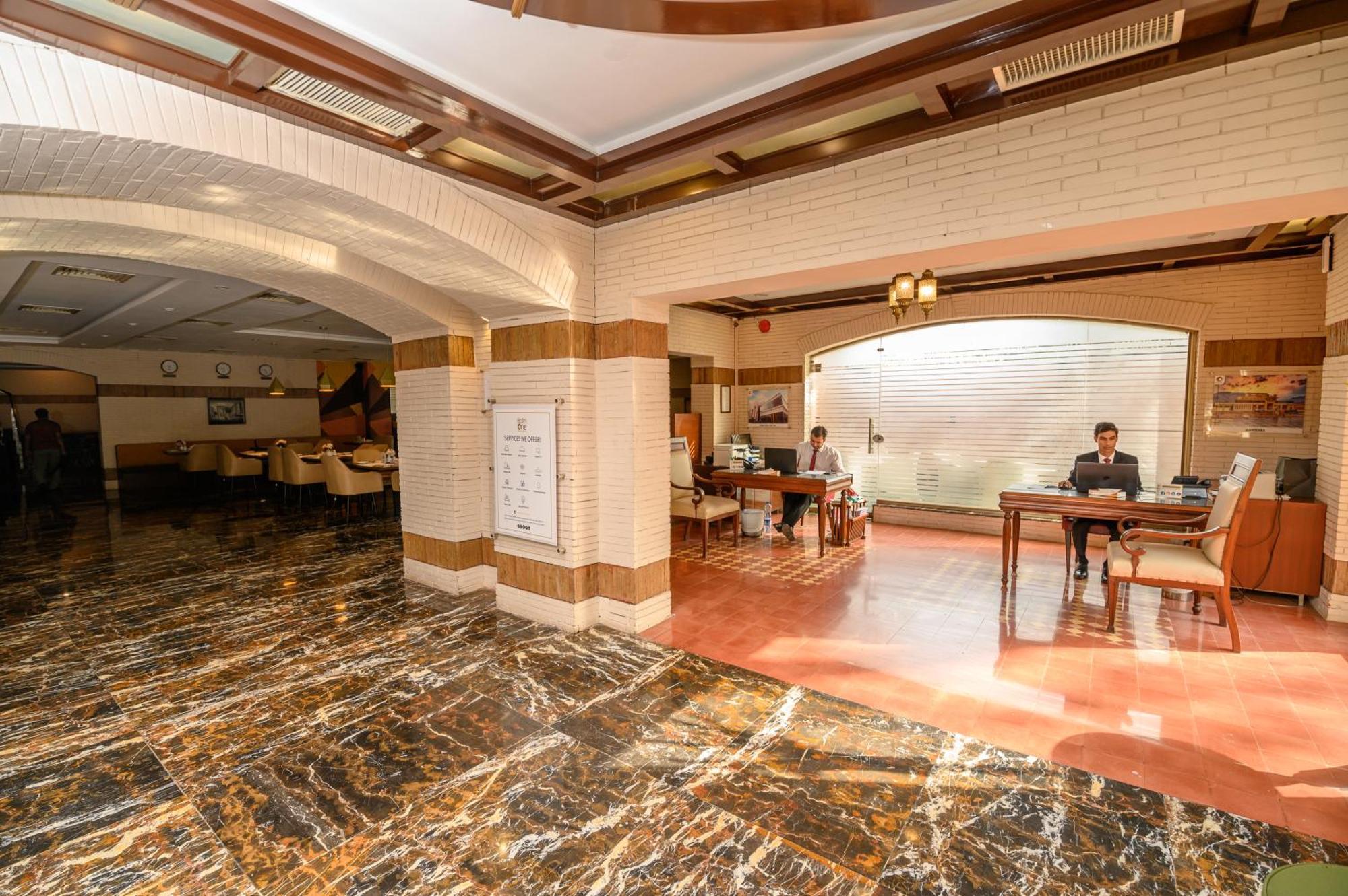 Hotel One Faisalabad Bagian luar foto