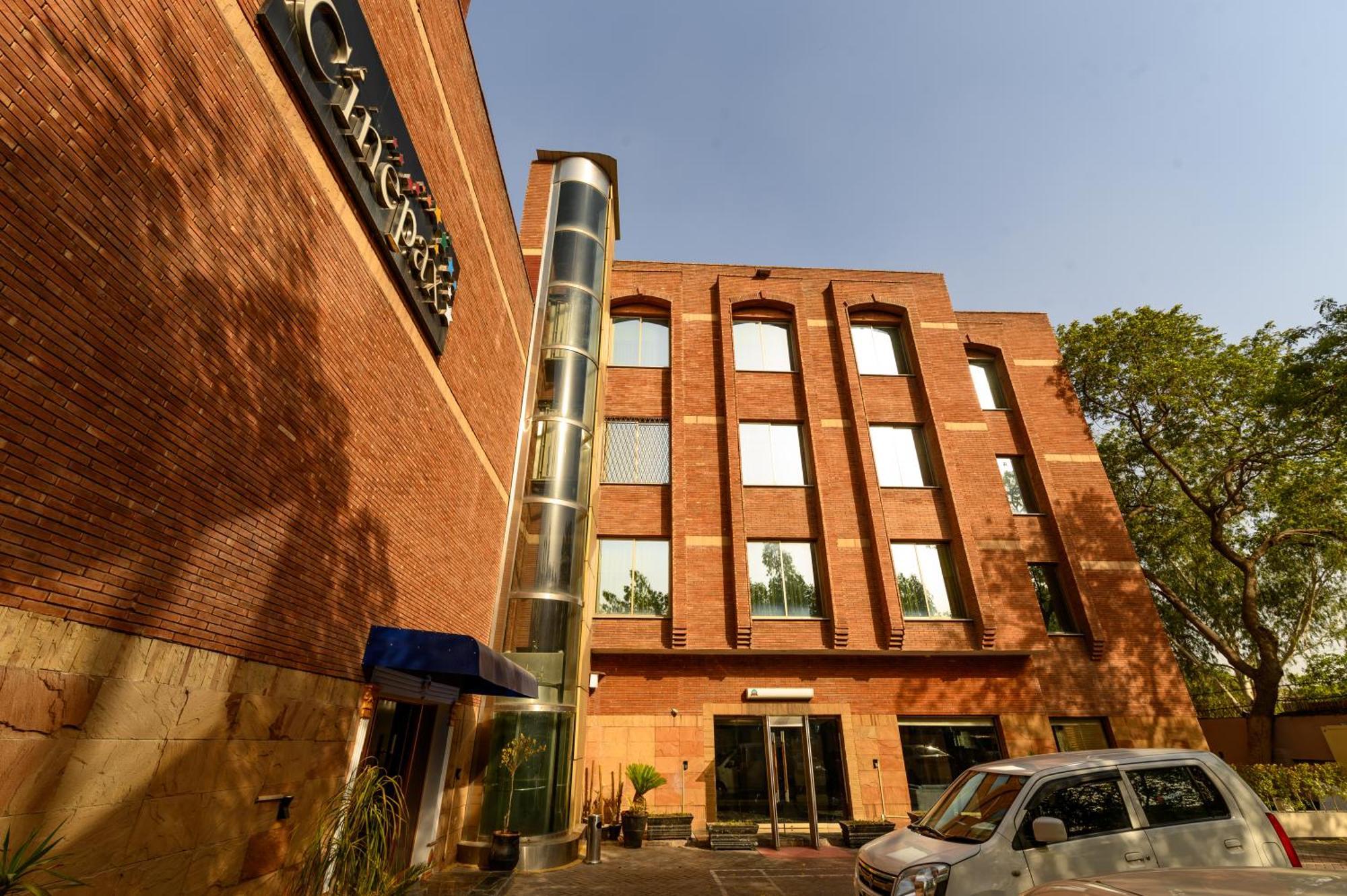 Hotel One Faisalabad Bagian luar foto