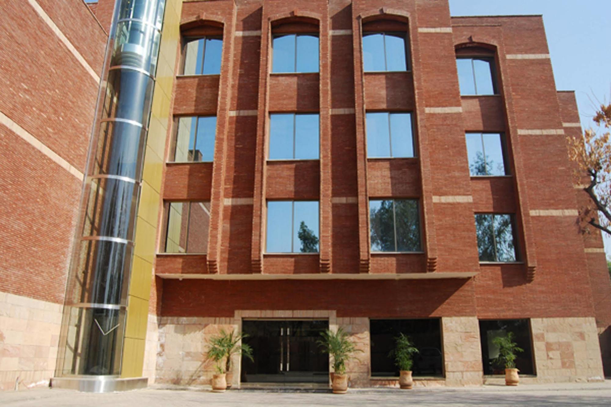 Hotel One Faisalabad Bagian luar foto